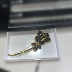 Daisy デイジー バラの形状の金属製ブローチ