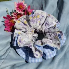 009 フリル付き花柄シュシュ　手作り scrunchie リバーシブルしゅしゅ