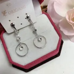 新品未使用 小ぶり シルバーカラー サークル系イヤリング