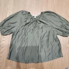 H&M カーキ ボリュームスリーブ ブラウス　M