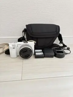 SONY α6000 白 パワーズームレンズキット バッグセット