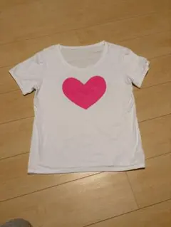 ハートプリントTシャツとダメージジーンズセット