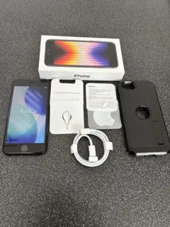 iPhone SE (第3世代) 256GB、spigenケース(スタンド付き)