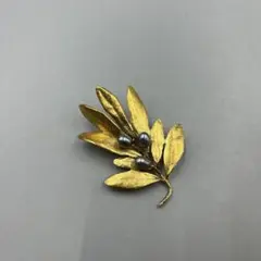 255ヴィンテージ 金属　ゴールド　真珠　ブローチ