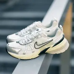 NIKE W V2K RUN　FD0736-100