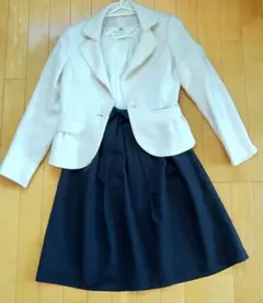 セットアップ：ジャケット（白）　ワンピース（白とネイビーのドッキング）匿名配送