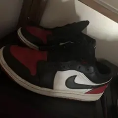 Nike Air Jordan ローカット スニーカー 赤黒白