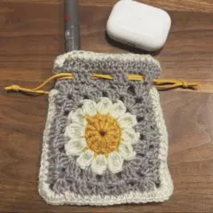 【ポーチNo.8】グレーお花巾着　編み物　ポーチ　小物入れ　鍵編み　ハンドメイド