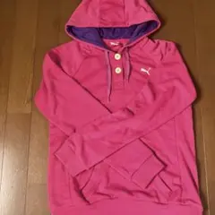 【美品】プーマ　パーカー　レディース　ピンク系　フードにプーマ刺繍付