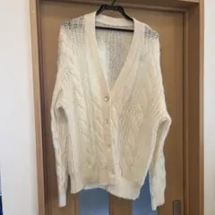 アイボリー ケーブル編みカーディガン
