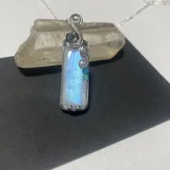 【レインボームーンストーン】ブルー ワイヤーペンダント　未使用品