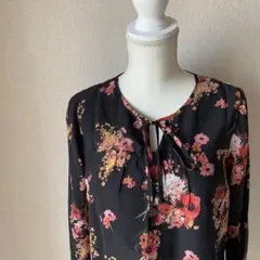 LAURA ASHLEY ローラアシュレイ　花柄　リボンボウタイブラウス　総柄