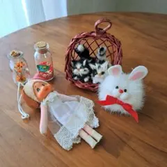 昭和レトロな小さなドールや動物・小瓶まとめて
