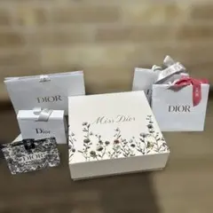 Dior Miss Dior ギフトボックス 花柄　ショッパー紙袋5点