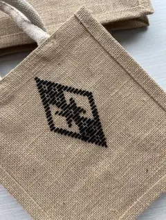 【母の日に♪】ジュートバック　無印良品A6　刺繍花柄　ハンドメイド　無料カード付