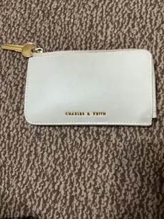 CHARLES & KEITH ホワイト フラグメントケース