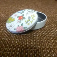 【美品】六花亭　空き缶　直径7センチ 1缶