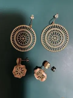 フープピアスと花型スタッドピアスセット