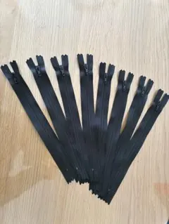 YKK 20 センチファスナー黒色　８本