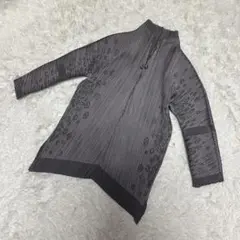 ISSEY MIYAKE FETE プリーツ 長袖　シャツ　ブラウス　柄のサムネイル