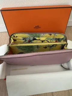 HERMES エルメス カレ90 赤道直下シルクレッド 動物 総柄 タグなし 2019年 春夏 新作 HERMES エルメス スカーフ カレ90 ウォッシュ