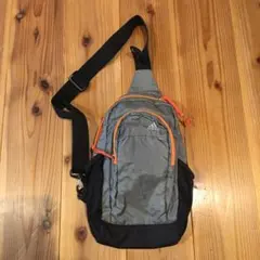adidas ワンショルダー　ボディバッグ