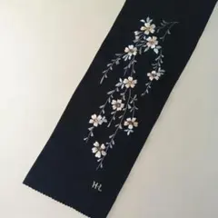 半襟　縮緬黒地に花柄刺繍　 美品　新品未使用