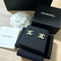 CHANEL ココマーク ラインストーン ピアス ゴールドのサムネイル