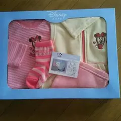 ミニーちゃんのボーダーＴシャツ、パーカーベスト、ハーフパンツ、ソックス