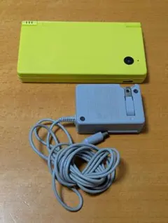 【美品】ニンテンドーDS i ライトグリーン 本体 動作確認済、充電器付き
