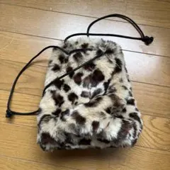 【大幅値下げ】ヒョウ柄　ファー巾着バッグ