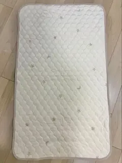 アカチャンホンポ ベビー用敷きパッド 星と月デザイン 70×120