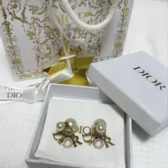 DIOR パール ロゴ ピアス ゴールドカラー レディース