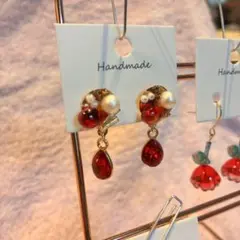 ハンドメイド 赤のドロップピアス