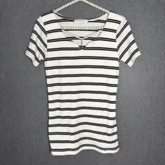 DAISY MERRY 白黒ストライプ Vネック 半袖Tシャツ 金飾り Mのサムネイル