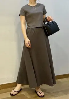 【新品タグ付き】ユニクロ　UNIQLO フレアロングスカート　Mサイズ　グレー