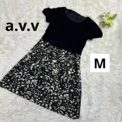 美品a.v.v レディース半袖ひざ丈ワンピース　黒×ベージュ　柄物　M
