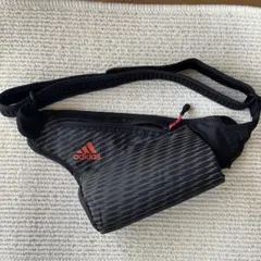 adidas ボディバッグ ブラック/レッド ウォーキング、ランニング