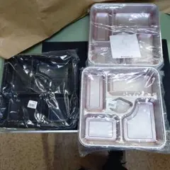 使い捨て弁当箱 黒 赤 仕切り付き