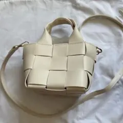 アイボリー 編み込みデザイン ショルダーバッグ