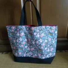 【ハンドメイド】花柄のトートバッグ (A4可)