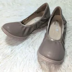 【未使用級】ラックラック 空飛ぶ フィットパンプス ベージュ23.0cm