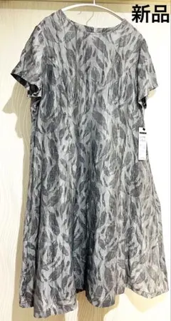 新品　ワンピース　グレー　リーフ柄 裏付き　Ｍ.Ｌ