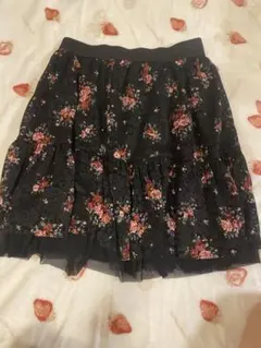 フレアスカート　花柄　黒　レース　膝丈