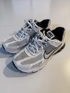 Nike ズームボメロ5プレミアム ホワイト/ブラック スニーカー - メルカリ
