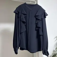 【M-PREMIER】フリルブラウス ネイビー