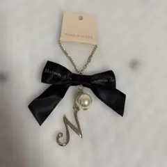 Maison de FLEUR イニシャルチャーム Nブラックのサムネイル