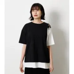 ブラック/ホワイト カットアウトTシャツのサムネイル