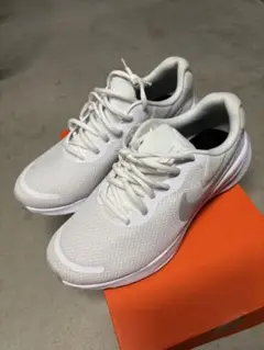 Nike ホワイト スニーカー　通学靴