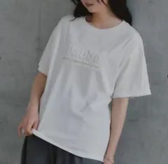 エンボス加工ロゴTシャツ　ホワイト　新品　同型　Lumier リュミエ